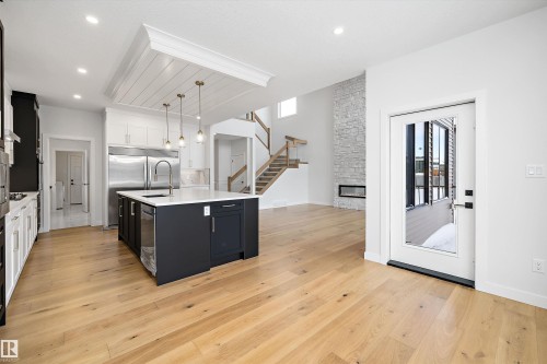 6872 Knox Loop Sw, Edmonton, AB - Indoor Photo Showing Kitchen With Upgraded Kitchen