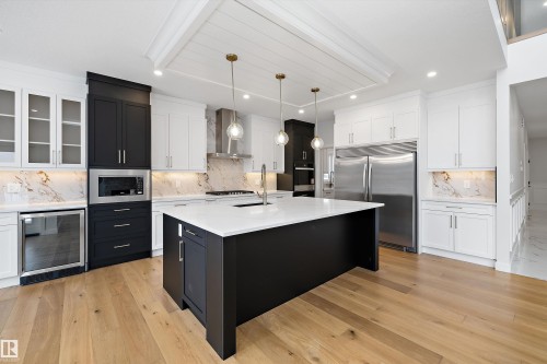 6872 Knox Loop Sw, Edmonton, AB - Indoor Photo Showing Kitchen With Upgraded Kitchen