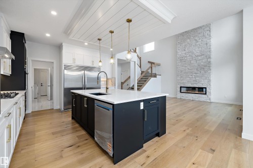 6872 Knox Loop Sw, Edmonton, AB - Indoor Photo Showing Kitchen With Upgraded Kitchen