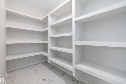 6872 Knox Loop Sw, Edmonton, AB - Indoor With Storage