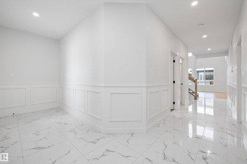 6872 Knox Loop Sw, Edmonton, AB - Indoor Photo Showing Other Room