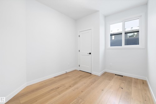 6872 Knox Loop Sw, Edmonton, AB - Indoor Photo Showing Other Room