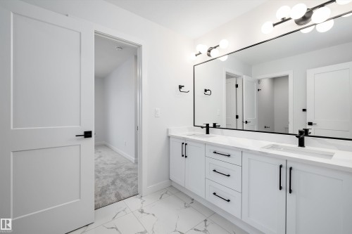 6872 Knox Loop Sw, Edmonton, AB - Indoor Photo Showing Other Room