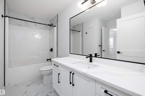 6872 Knox Loop Sw, Edmonton, AB - Indoor Photo Showing Bathroom