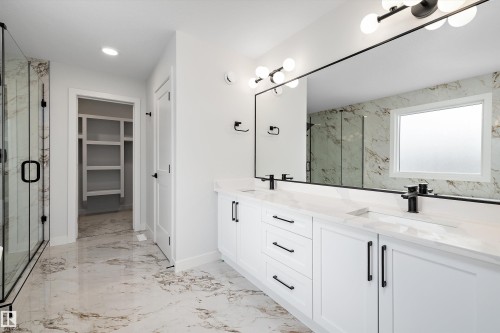6872 Knox Loop Sw, Edmonton, AB - Indoor Photo Showing Bathroom