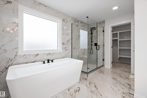 6872 Knox Loop Sw, Edmonton, AB - Indoor Photo Showing Bathroom