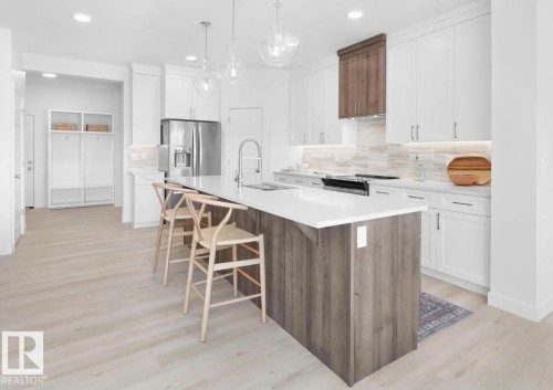 22376 90 Avenue, Edmonton, AB - Indoor Photo Showing Kitchen With Upgraded Kitchen