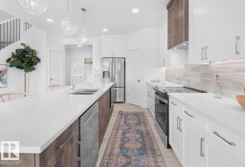 22376 90 Avenue, Edmonton, AB - Indoor Photo Showing Kitchen With Double Sink With Upgraded Kitchen