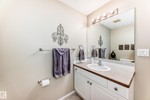 301 11260 153 Avenue, Edmonton, AB - Indoor Photo Showing Bathroom