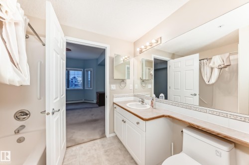 301 11260 153 Avenue, Edmonton, AB - Indoor Photo Showing Bathroom