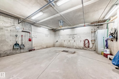 301 11260 153 Avenue, Edmonton, AB - Indoor Photo Showing Garage