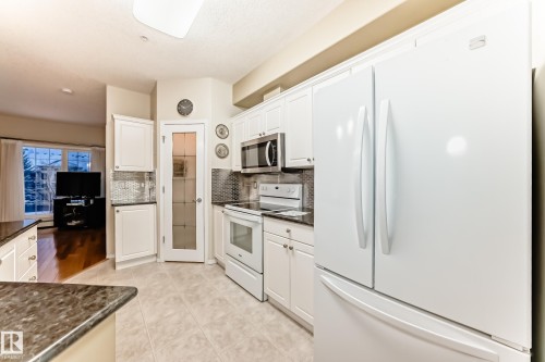 301 11260 153 Avenue, Edmonton, AB - Indoor Photo Showing Kitchen