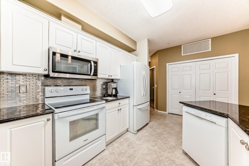 301 11260 153 Avenue, Edmonton, AB - Indoor Photo Showing Kitchen