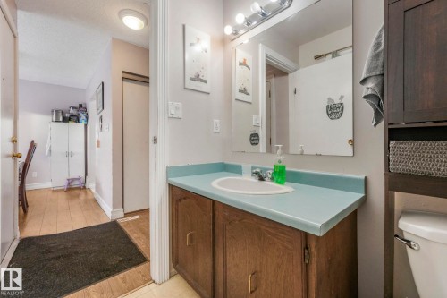 11811 32A Avenue, Edmonton, AB - Indoor Photo Showing Bathroom