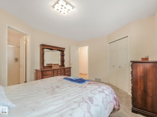 6115 157 Avenue Nw, Edmonton, AB - Indoor Photo Showing Bedroom