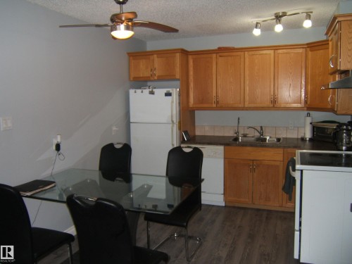 1 4625 50A Street, Vegreville, AB - Indoor Photo Showing Kitchen