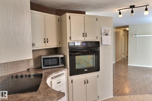 2 Willowdale Drive, Edmonton, AB - Indoor Photo Showing Kitchen