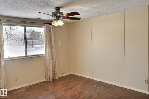 2 Willowdale Drive, Edmonton, AB - Indoor Photo Showing Other Room