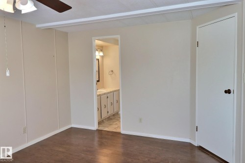 2 Willowdale Drive, Edmonton, AB - Indoor Photo Showing Other Room