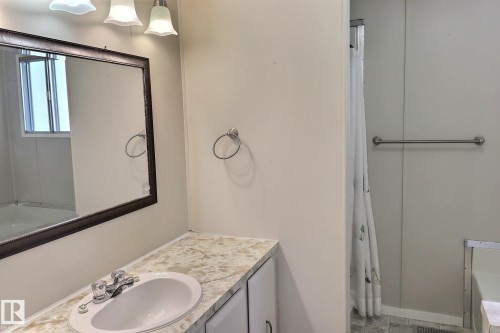 2 Willowdale Drive, Edmonton, AB - Indoor Photo Showing Bathroom
