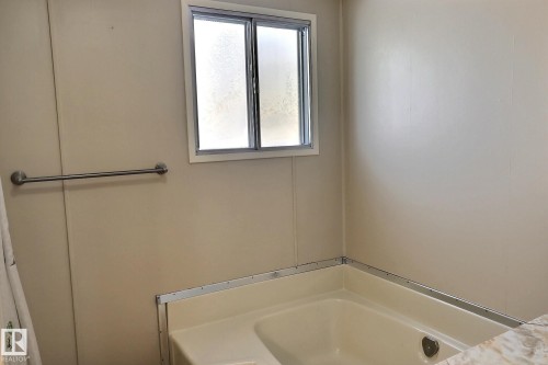 2 Willowdale Drive, Edmonton, AB - Indoor Photo Showing Bathroom