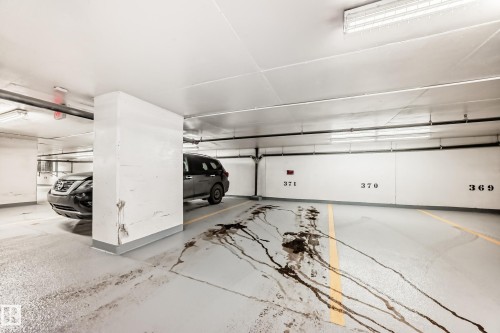905 10238 103 Street, Edmonton, AB - Indoor Photo Showing Garage