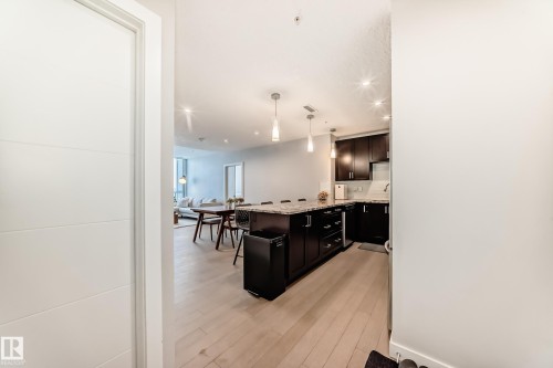 905 10238 103 Street, Edmonton, AB - Indoor