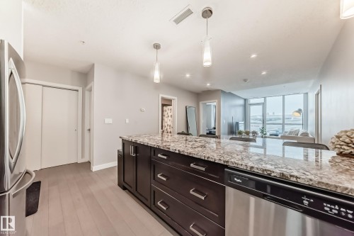 905 10238 103 Street, Edmonton, AB - Indoor Photo Showing Kitchen With Upgraded Kitchen