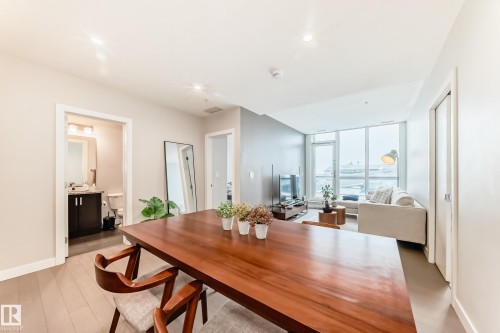 905 10238 103 Street, Edmonton, AB - Indoor