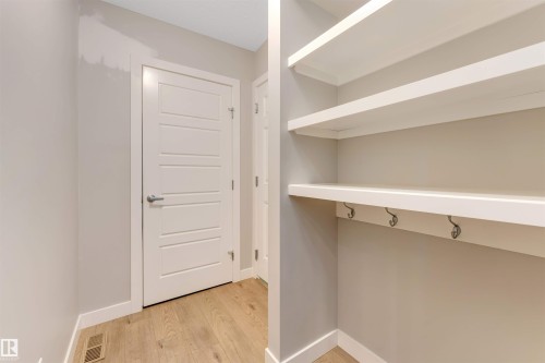 20508 20 Avenue Nw, Edmonton, AB - Indoor