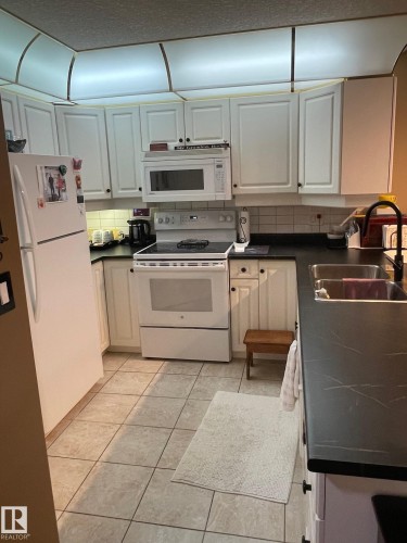 112 6703 172 Street Nw, Edmonton, AB - Indoor Photo Showing Kitchen With Double Sink