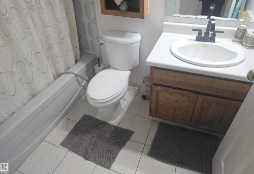 16815 91 Street, Edmonton, AB - Indoor Photo Showing Bathroom