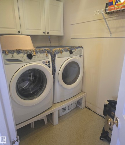 16815 91 Street, Edmonton, AB - Indoor Photo Showing Laundry Room