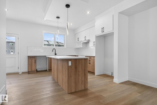 122 Pierwyck Loop, Spruce Grove, AB - Indoor Photo Showing Kitchen