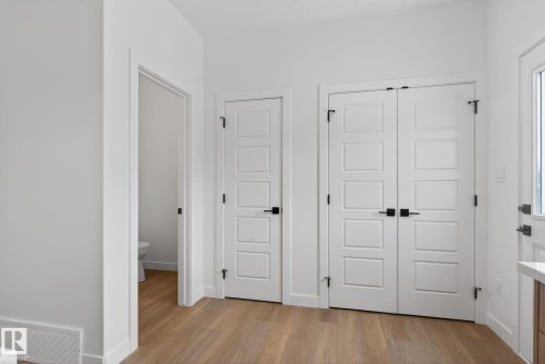 122 Pierwyck Loop, Spruce Grove, AB - Indoor Photo Showing Other Room