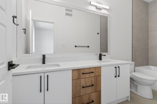122 Pierwyck Loop, Spruce Grove, AB - Indoor Photo Showing Bathroom
