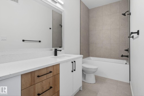 122 Pierwyck Loop, Spruce Grove, AB - Indoor Photo Showing Bathroom
