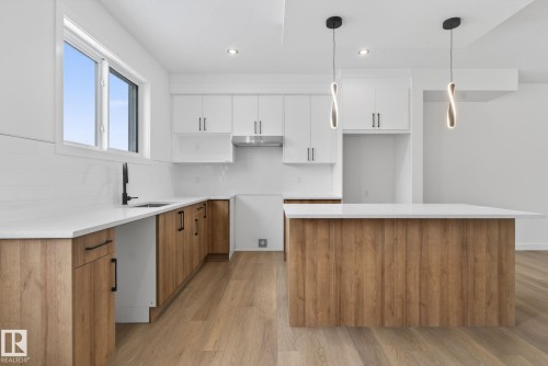 122 Pierwyck Loop, Spruce Grove, AB - Indoor Photo Showing Kitchen