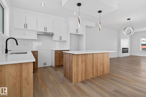 124 Pierwyck Loop, Spruce Grove, AB - Indoor Photo Showing Kitchen