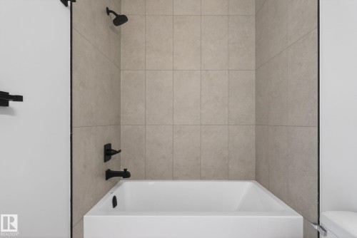 124 Pierwyck Loop, Spruce Grove, AB - Indoor Photo Showing Bathroom