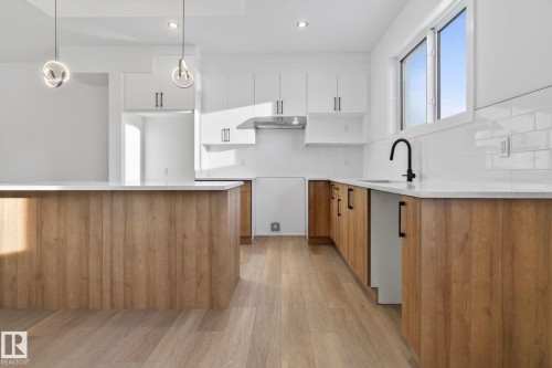 126 Pierwyck Loop, Spruce Grove, AB - Indoor Photo Showing Kitchen