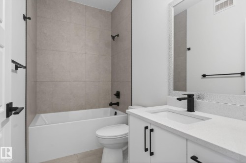 126 Pierwyck Loop, Spruce Grove, AB - Indoor Photo Showing Bathroom