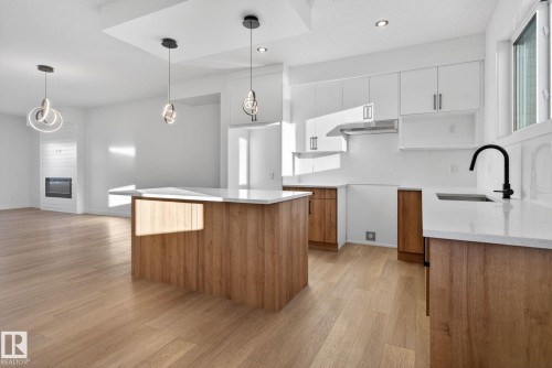 128 Pierwyck Loop, Spruce Grove, AB - Indoor Photo Showing Kitchen With Upgraded Kitchen