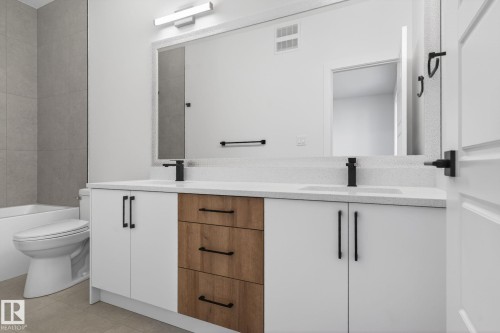 128 Pierwyck Loop, Spruce Grove, AB - Indoor Photo Showing Bathroom
