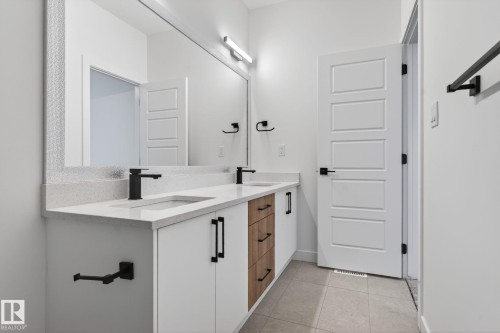 128 Pierwyck Loop, Spruce Grove, AB - Indoor Photo Showing Bathroom