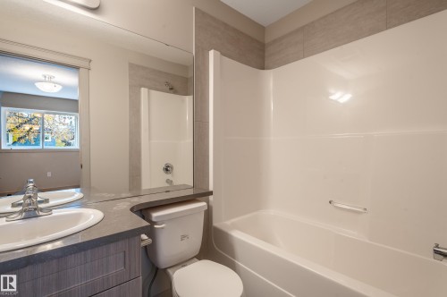 12126 65 Street, Edmonton, AB - Indoor Photo Showing Bathroom