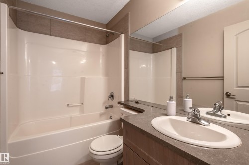 12126 65 Street, Edmonton, AB - Indoor Photo Showing Bathroom