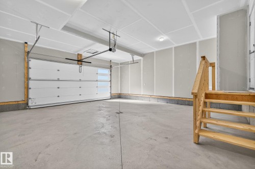 5254 47 Avenue, Calmar, AB - Indoor Photo Showing Garage