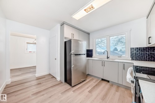 9126 152 St, Edmonton, AB - Indoor Photo Showing Kitchen
