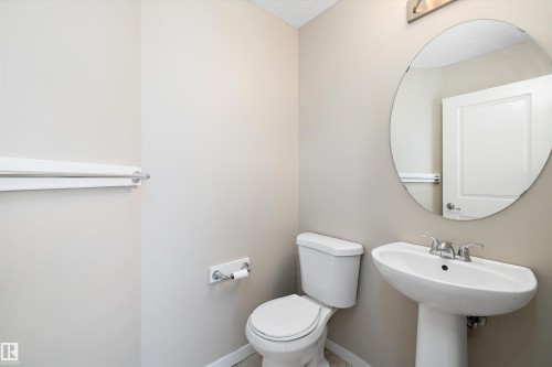 5247 20 Avenue Sw, Edmonton, AB - Indoor Photo Showing Bathroom